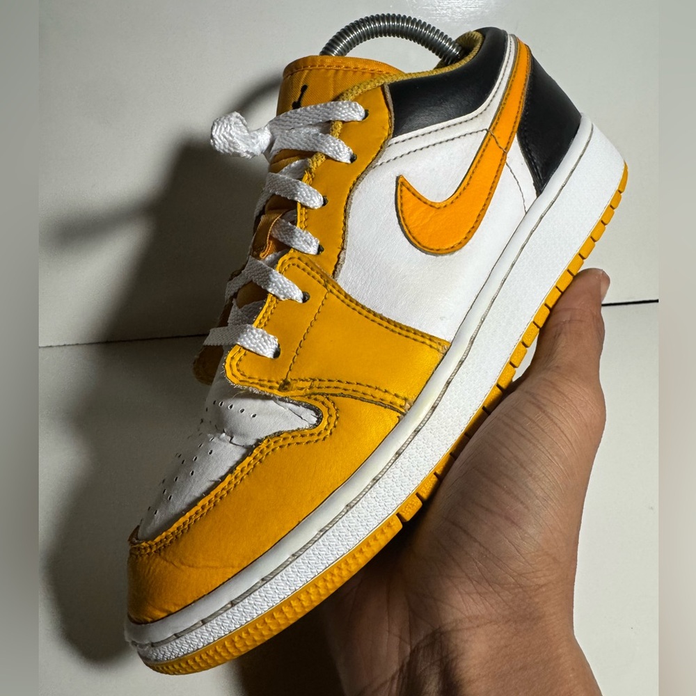 Air Jordan 1 Low “Taxi” GS Size 5.5Y